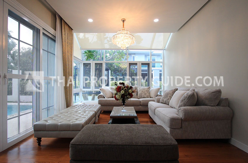 House with Private Pool in Sukhumvit 